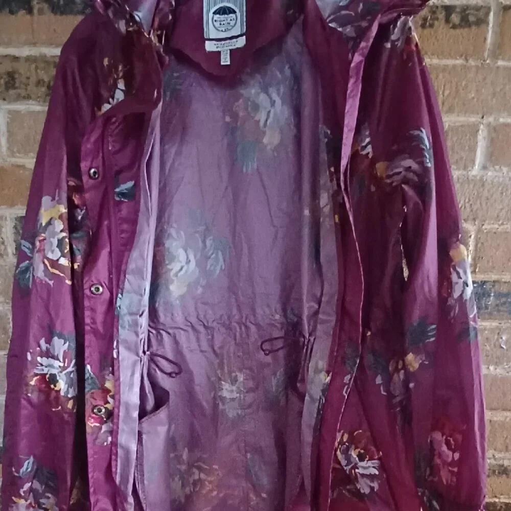 Joules Right as Rain Hooded Packable Raincoat - Picture 5 of 8
